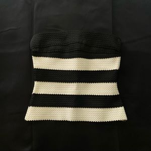 Brand: Selections
Size: Medium
Colour: Black & White stripes